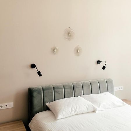 Lara Apartament 3 Leilighet Lviv Eksteriør bilde
