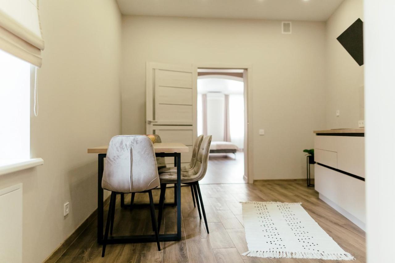Lara Apartament 3 Leilighet Lviv Eksteriør bilde