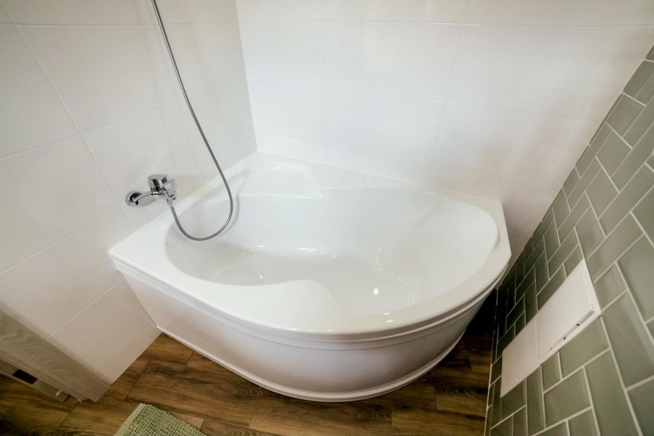 Lara Apartament 3 Leilighet Lviv Eksteriør bilde