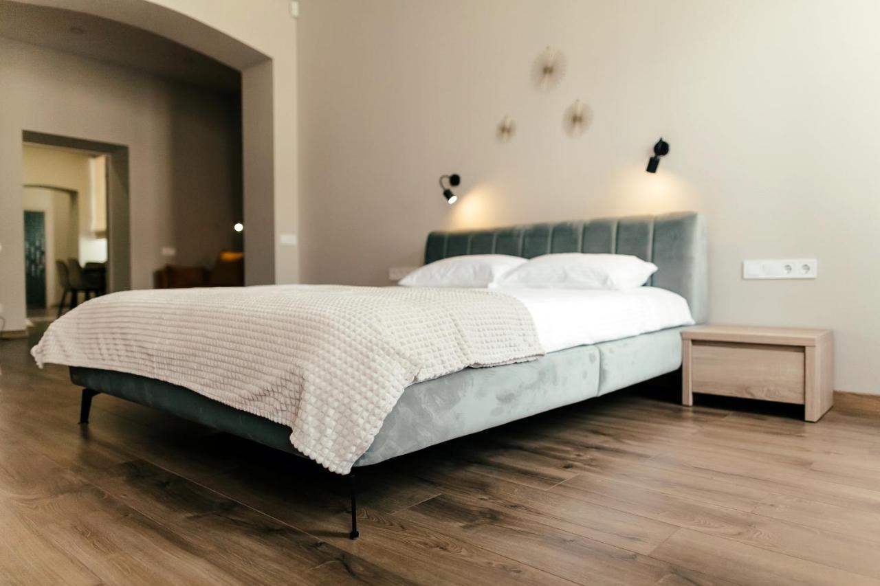 Lara Apartament 3 Leilighet Lviv Eksteriør bilde