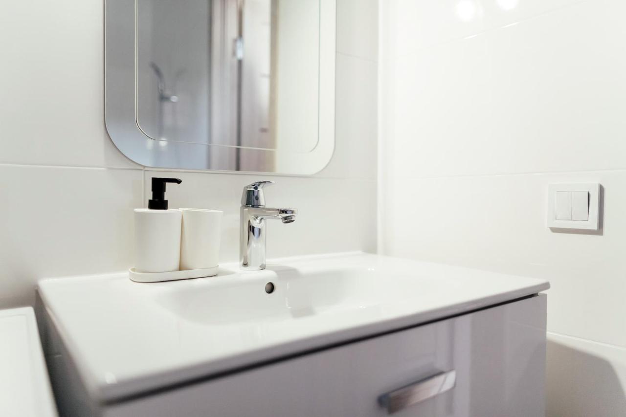 Lara Apartament 3 Leilighet Lviv Eksteriør bilde