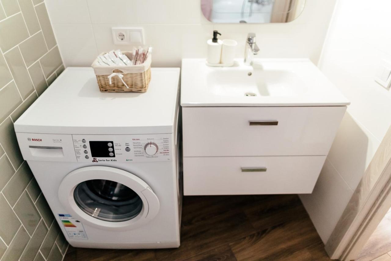 Lara Apartament 3 Leilighet Lviv Eksteriør bilde